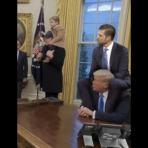  Donald J.Trump 