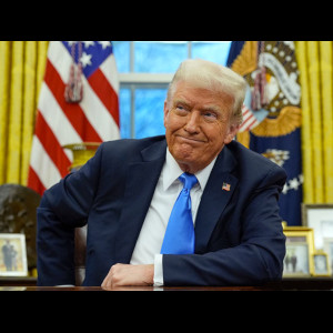  Donald J.Trump 