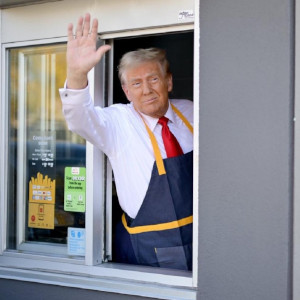  Donald J.Trump 